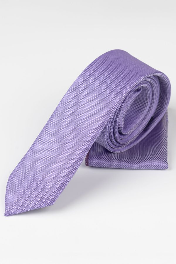Cravată lila, elegantă pentru orice ocazie