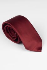 Cravată bordo, elegantă pentru orice ocazie