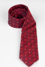 Cravată print roșu cu pătrate, pentru domni cu personalitate
