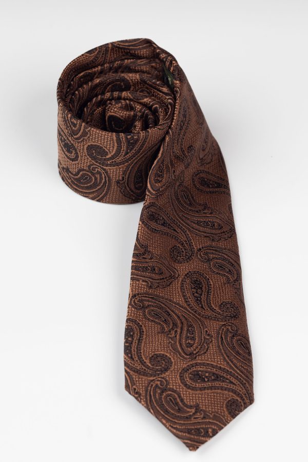 Cravata cu imprimeu Paisley, o alegere îndrăzneață