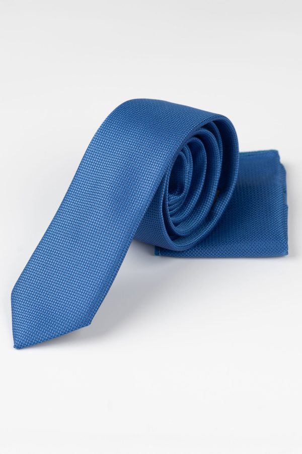 Cravată albastră, elegantă pentru orice ocazie