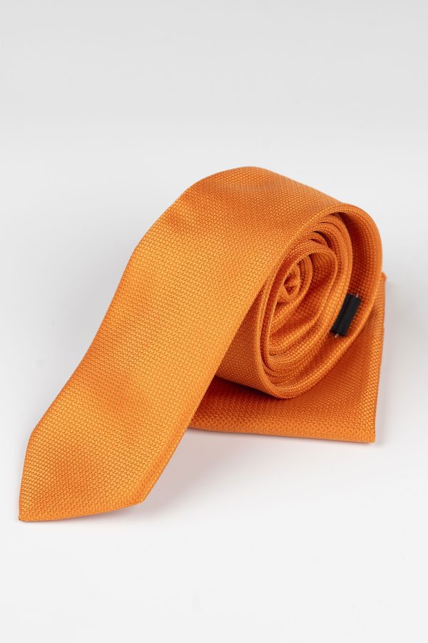 Cravată orange, elegantă pentru orice ocazie
