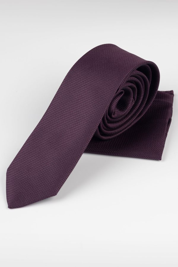 Cravată mov închis, elegantă pentru orice ocazie