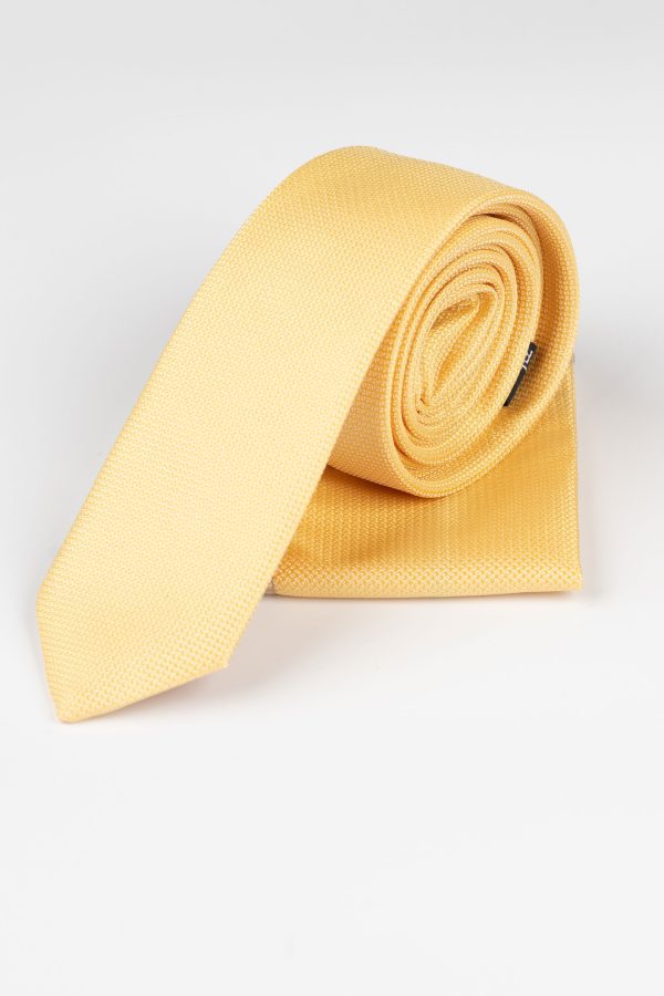 Cravată galbenă, elegantă pentru orice ocazie
