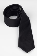 Cravată neagră, elegantă pentru orice ocazie