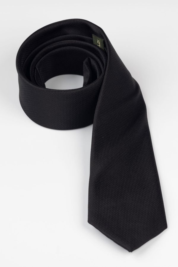 Cravată neagră, elegantă pentru orice ocazie