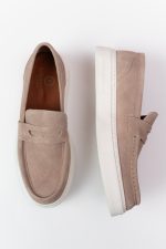 Loafers beige