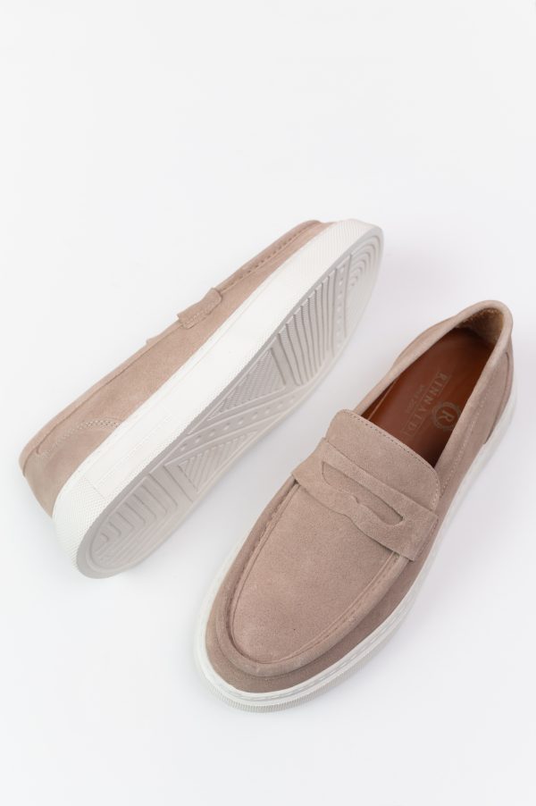 Loafers beige